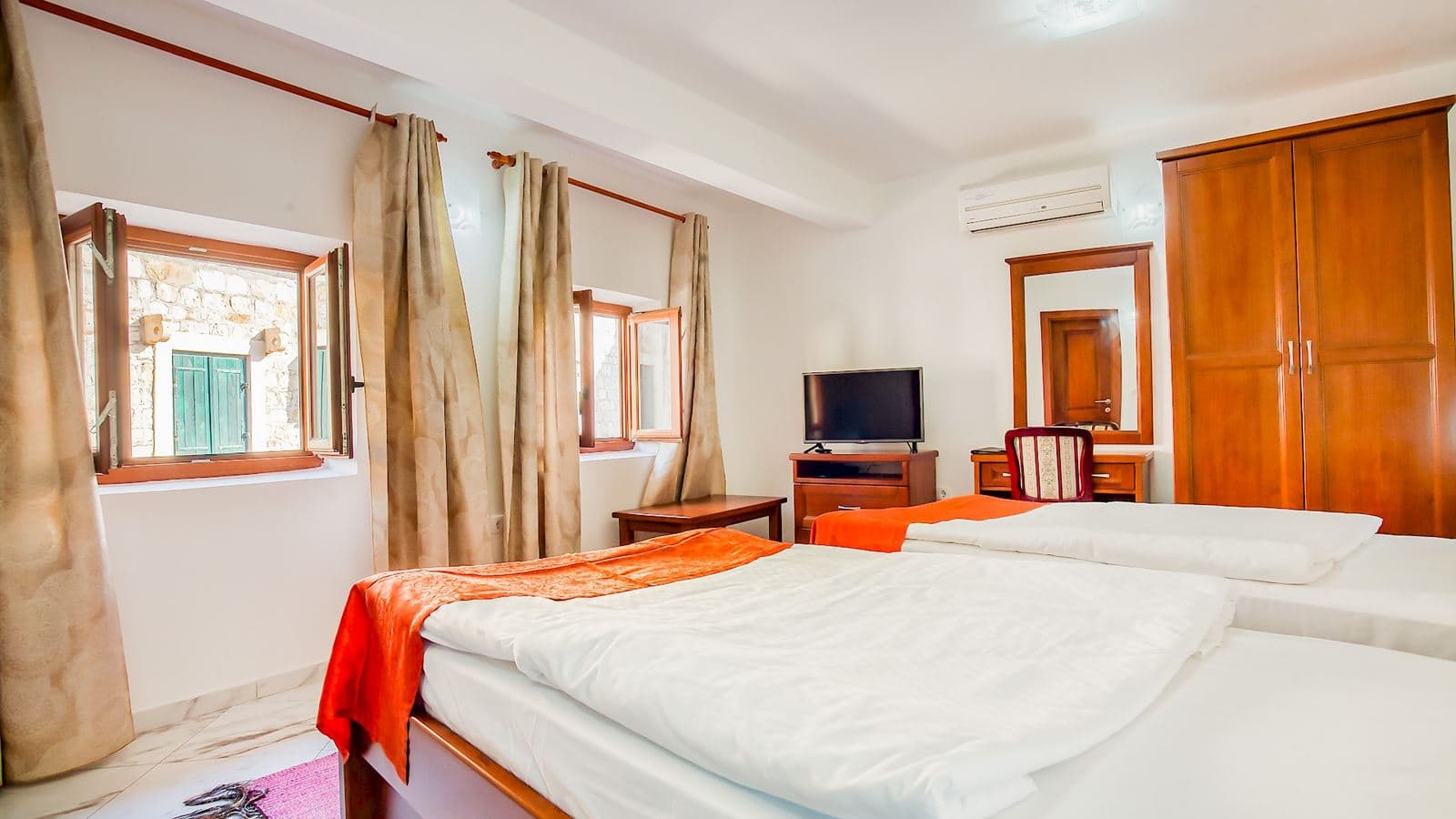 rooms-twin-room