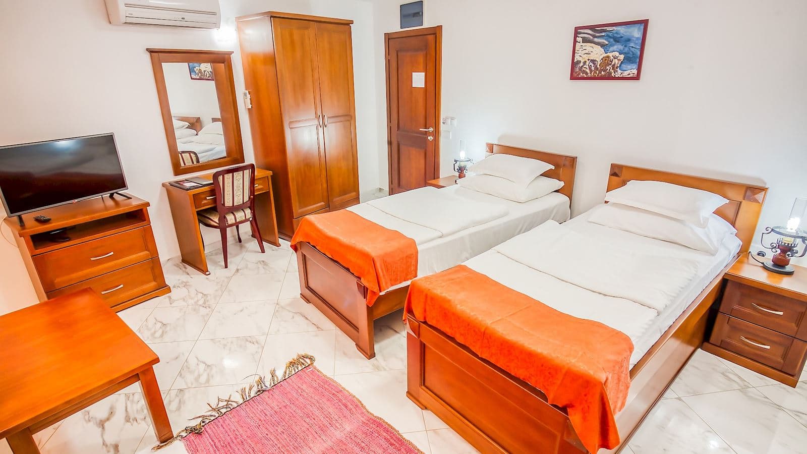 rooms-twin-room