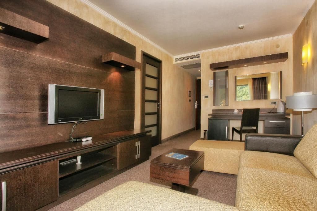 rooms-family-room