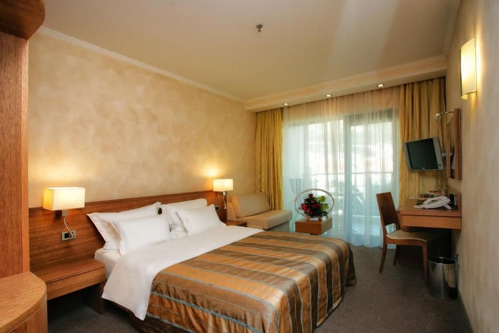rooms-standard-double-room-park-view-3-pax