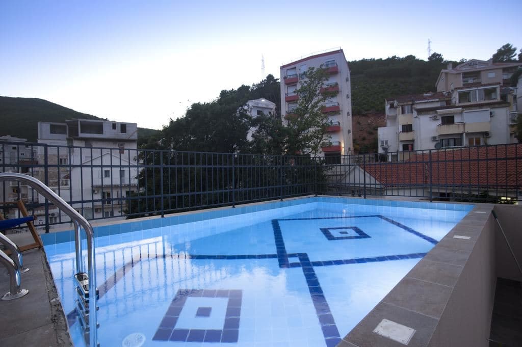 pools-outdoor-pool
