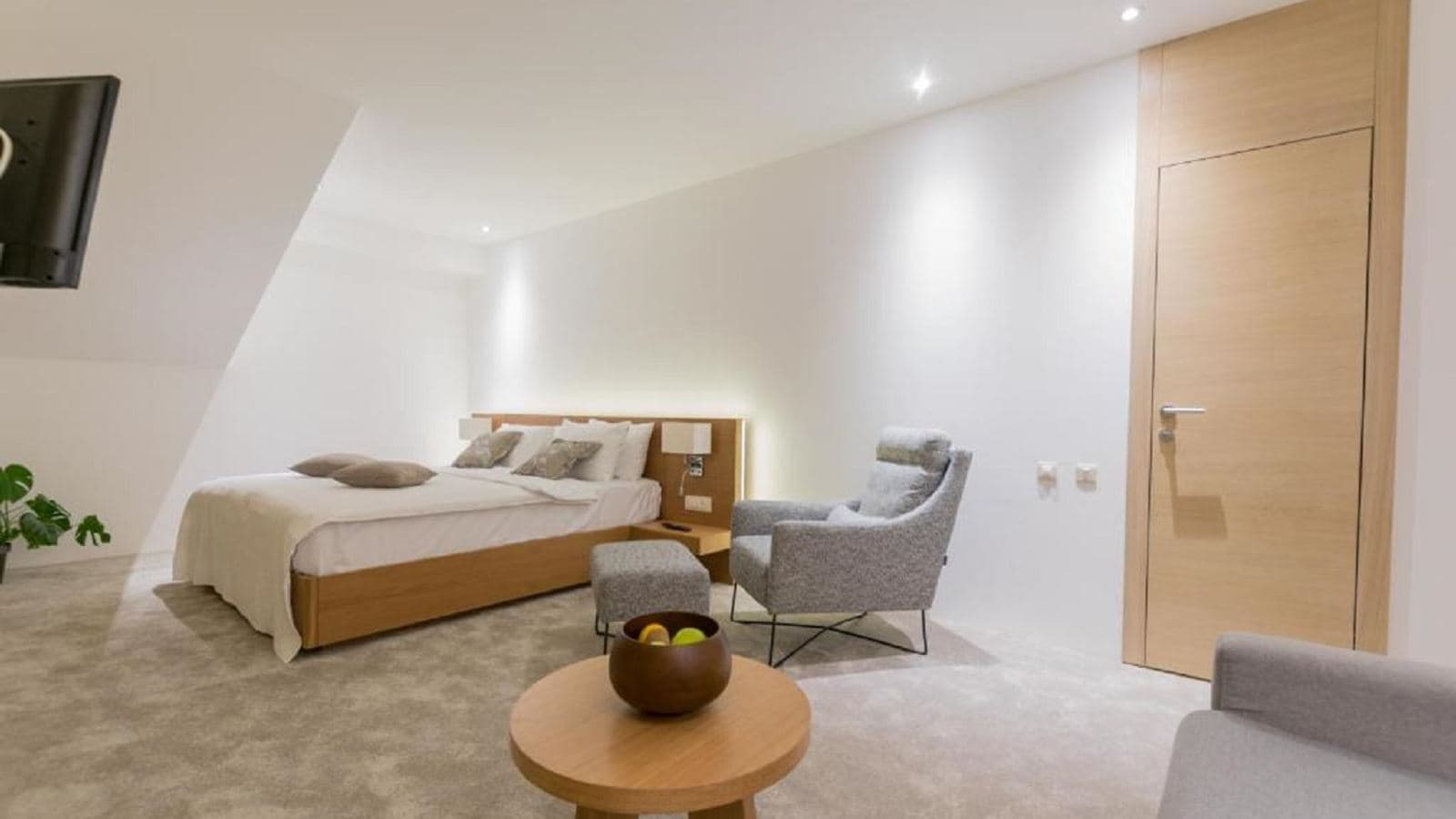rooms-junior-suite-atrium-view