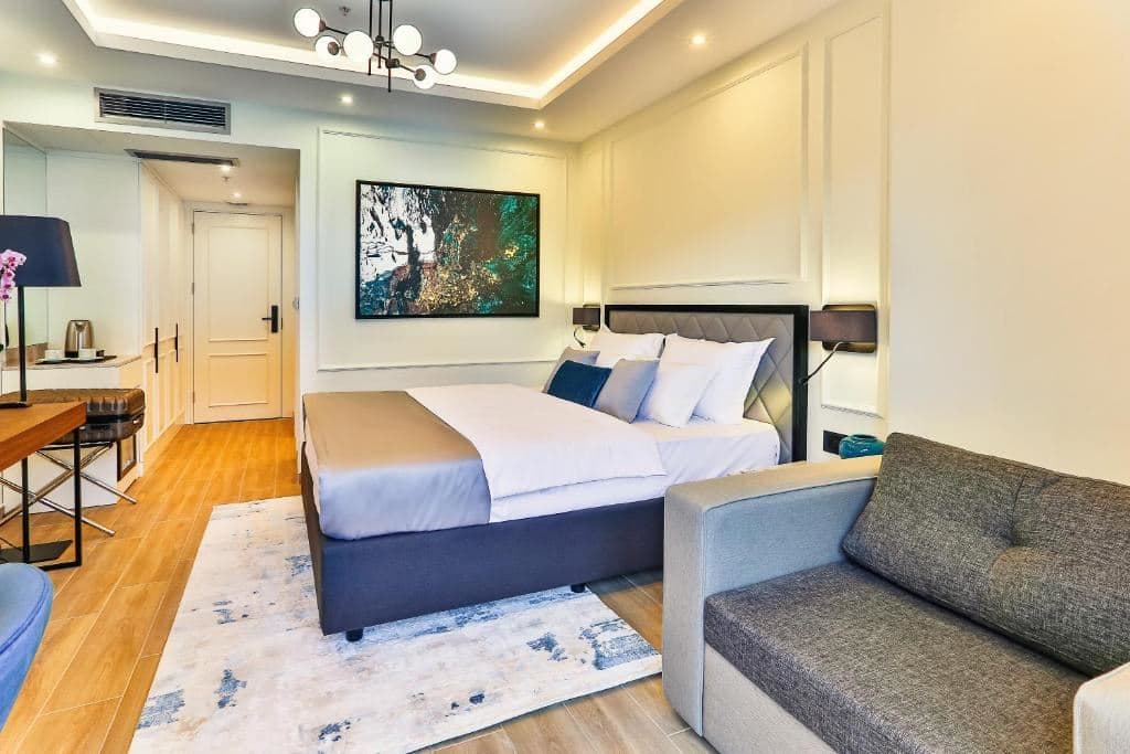 rooms-superior-double-room-pool-view