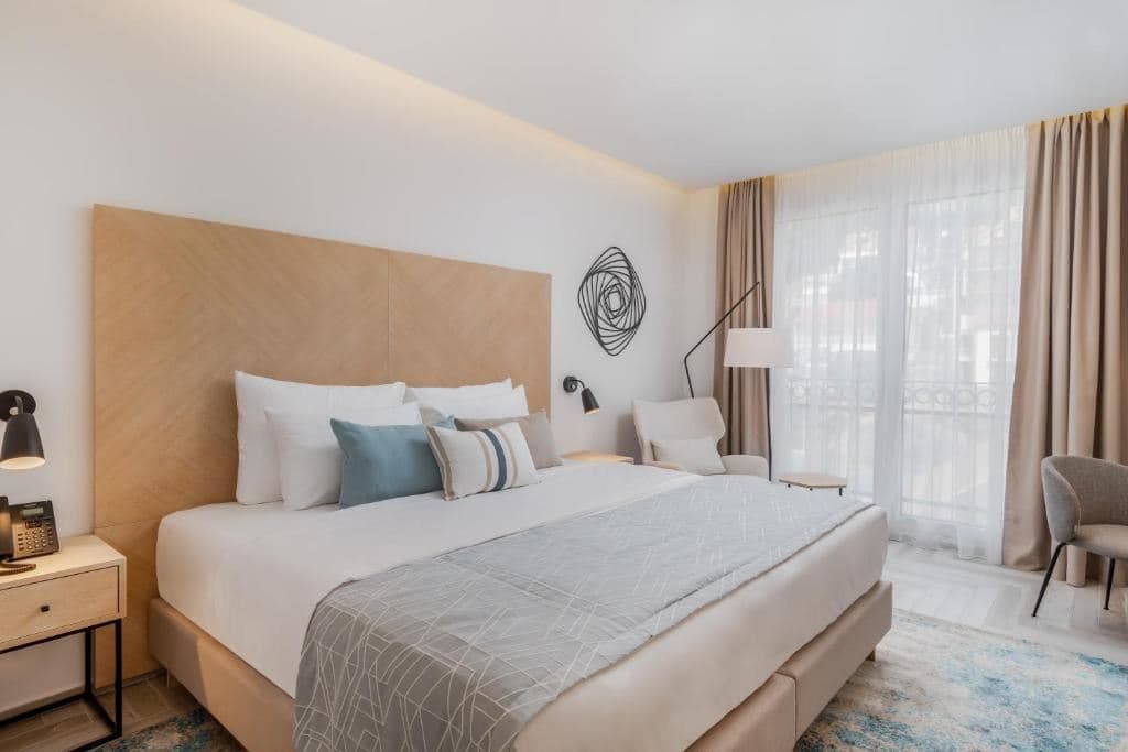 rooms-superior-room
