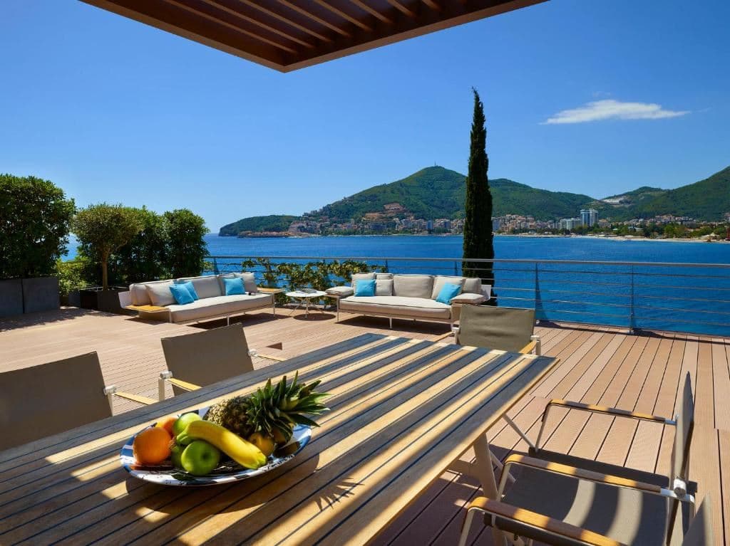 rooms-three-bedrooms-penthouse-sea-side-line