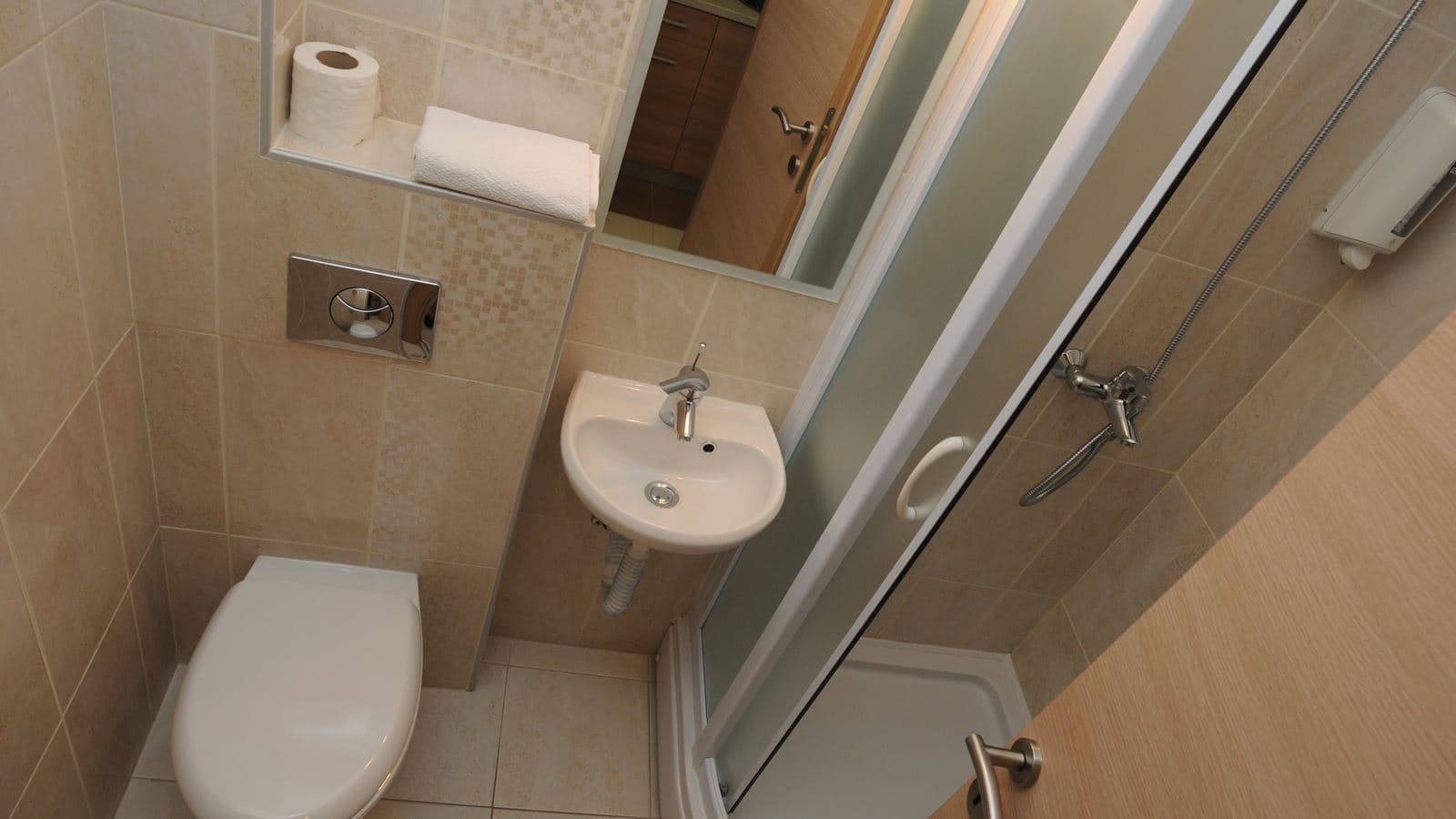 rooms-double-studio-french-bed-with-balcony
