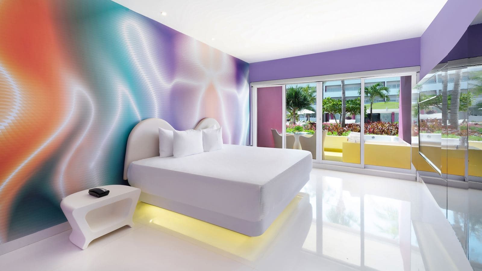 rooms-plush-jacuzzi-room