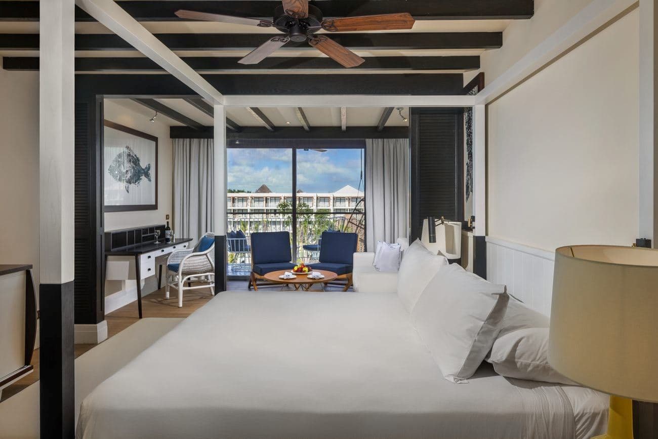 rooms-junior-suite-pool-view