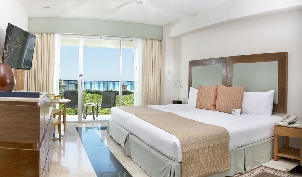 rooms-deluxe-room-ocean-view