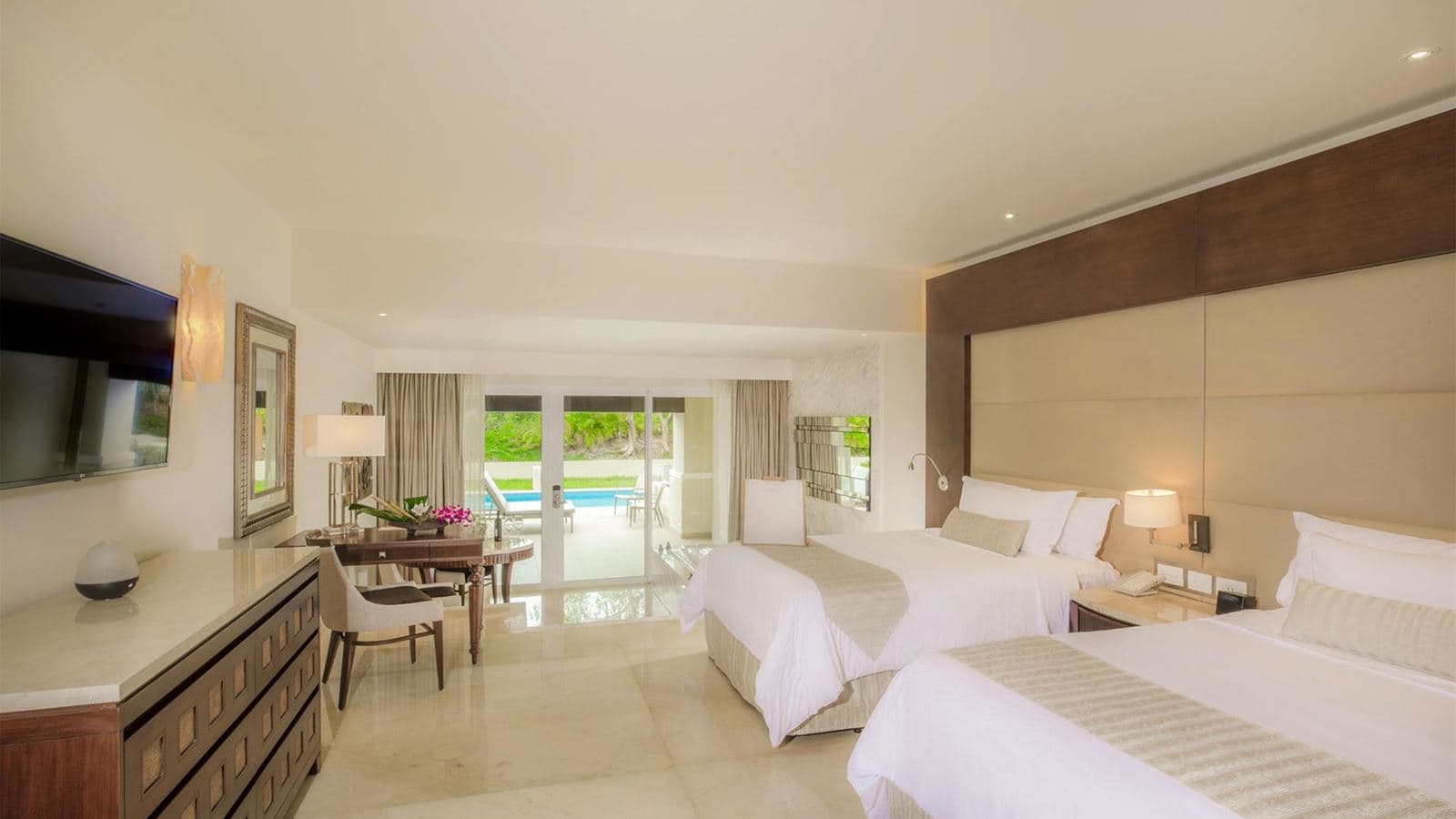 rooms-grand-swim-up-suite