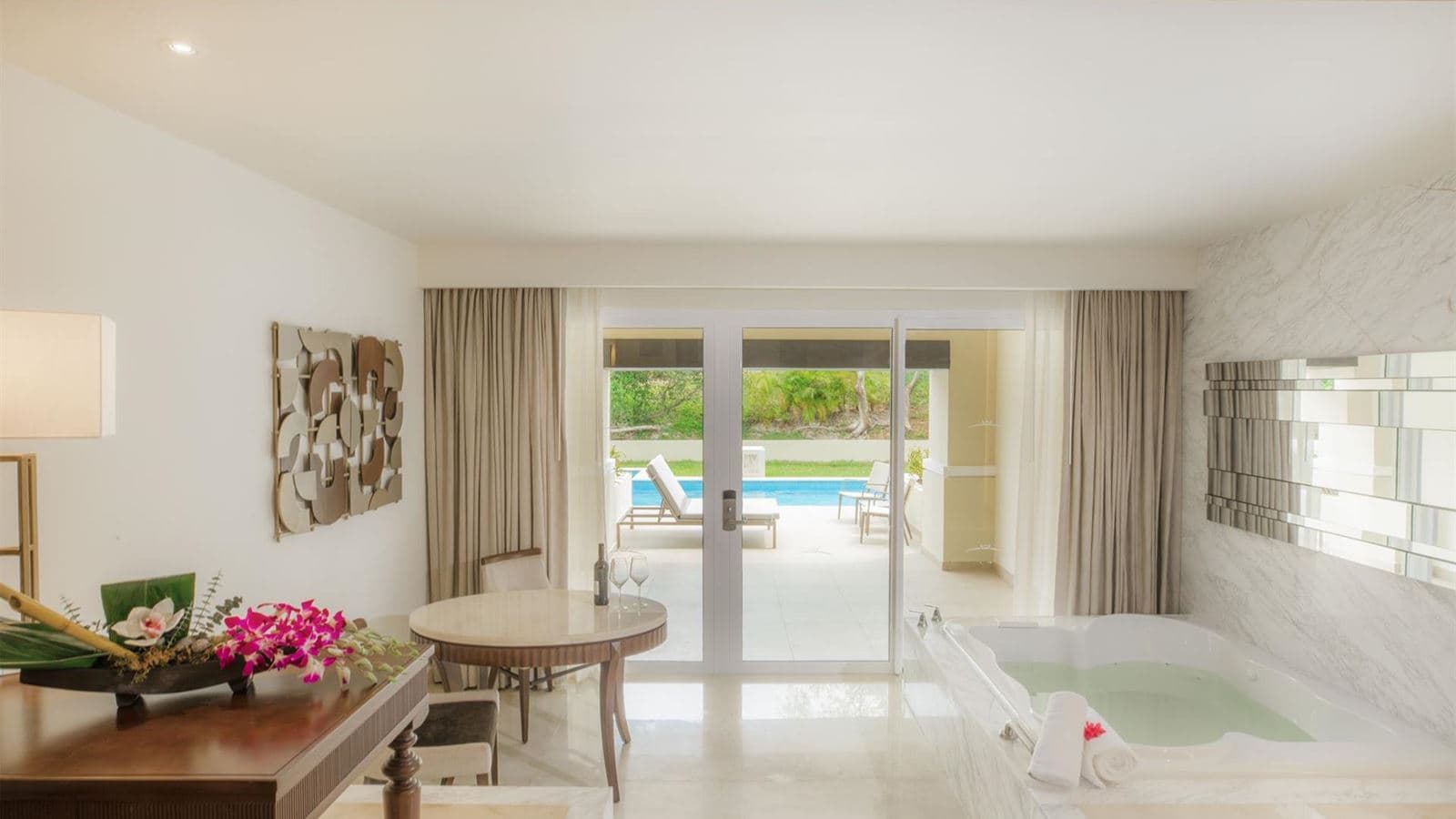 rooms-grand-swim-up-suite