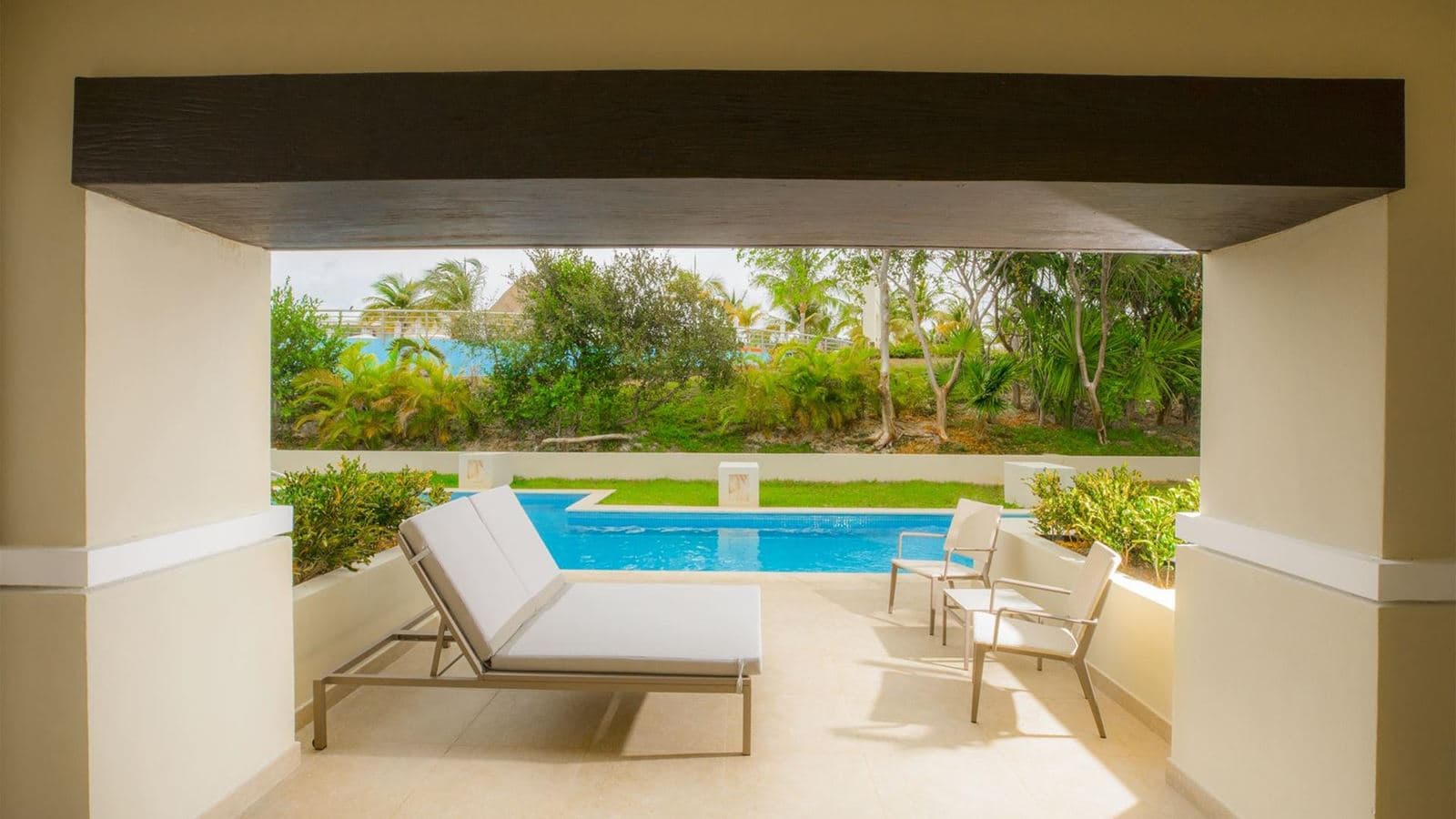 rooms-grand-swim-up-suite
