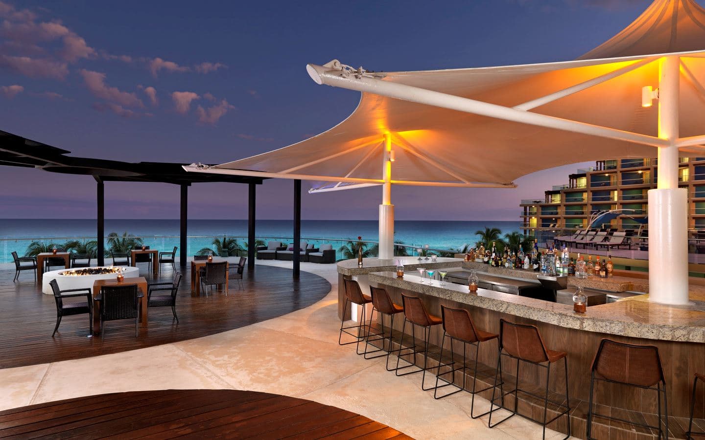 bars-float-pool-bar