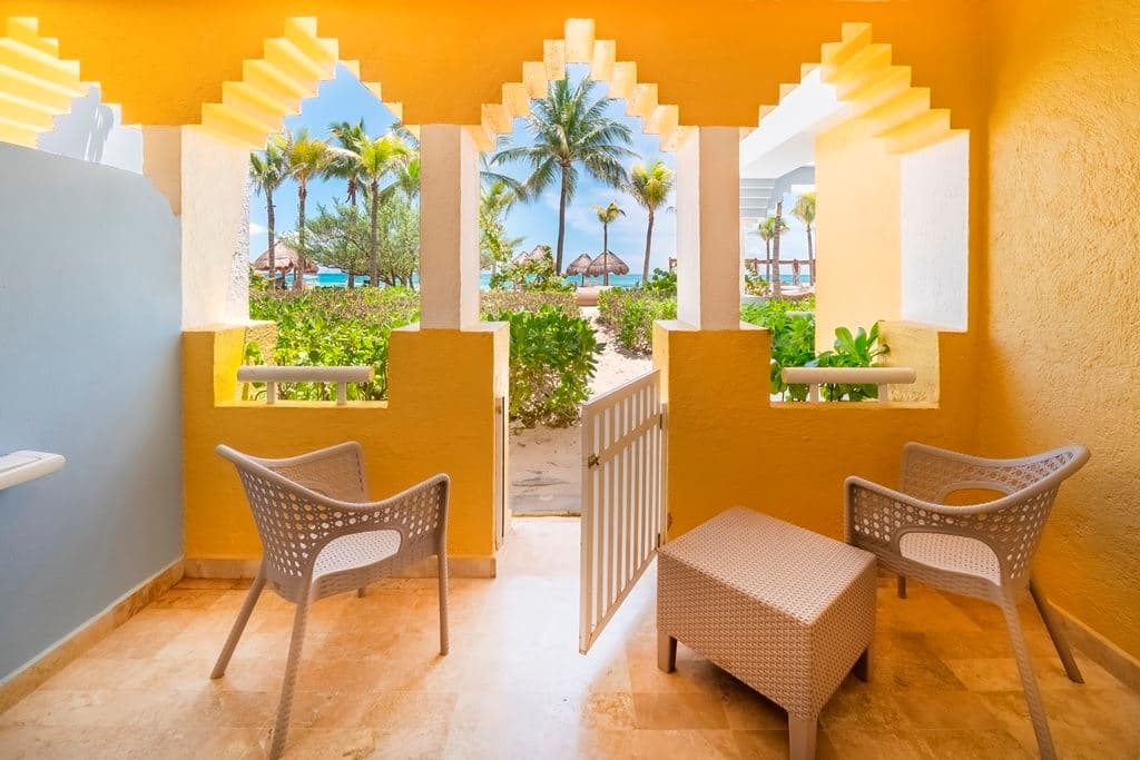 rooms-junior-suite-ocean-front-beach-access
