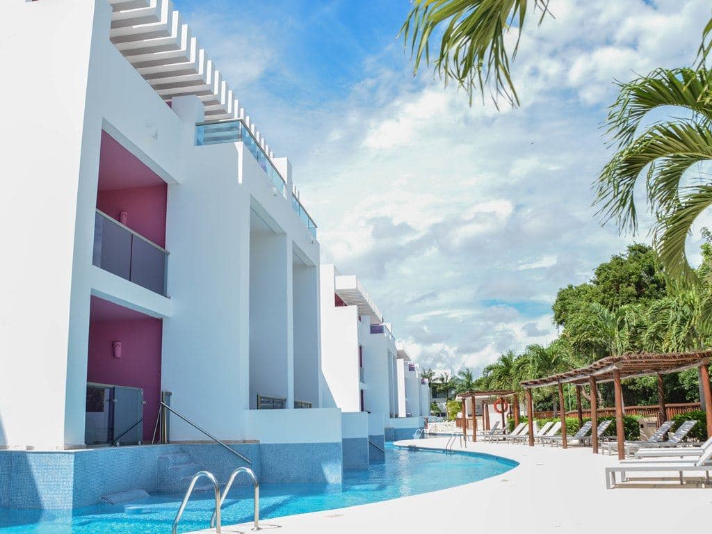 rooms-family-club-deluxe-swim-out-or-pool-access-single-parent