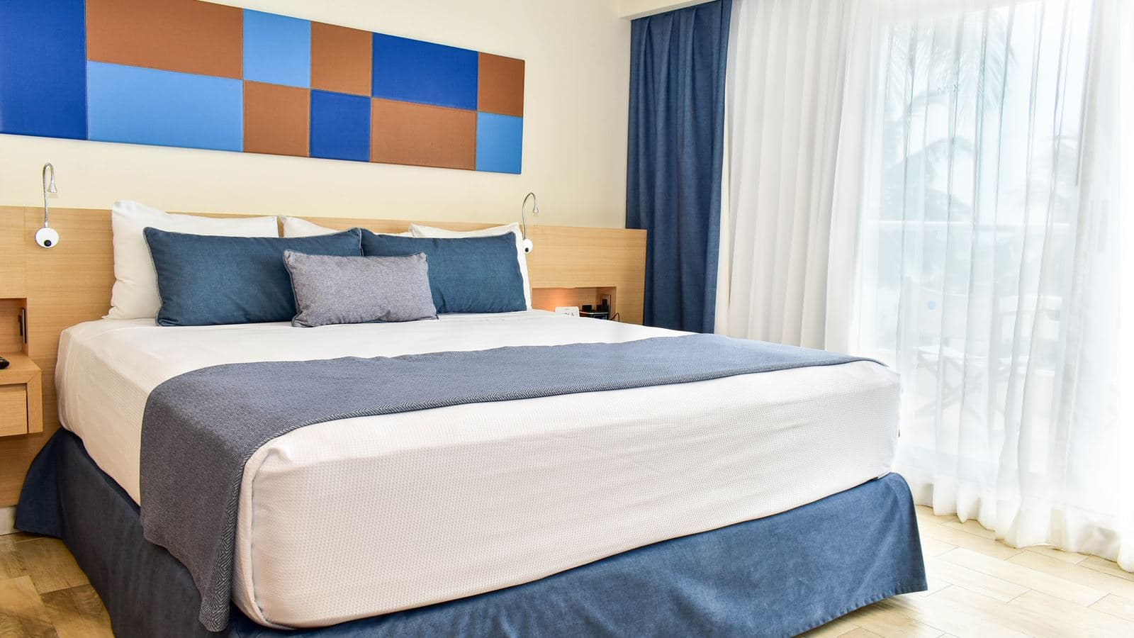 rooms-sunset-suite