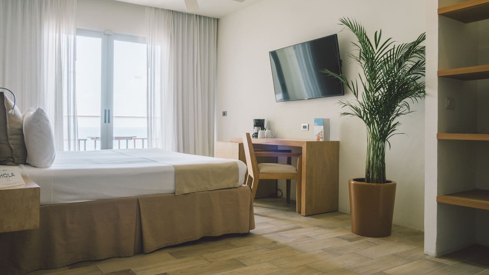 rooms-master-suite