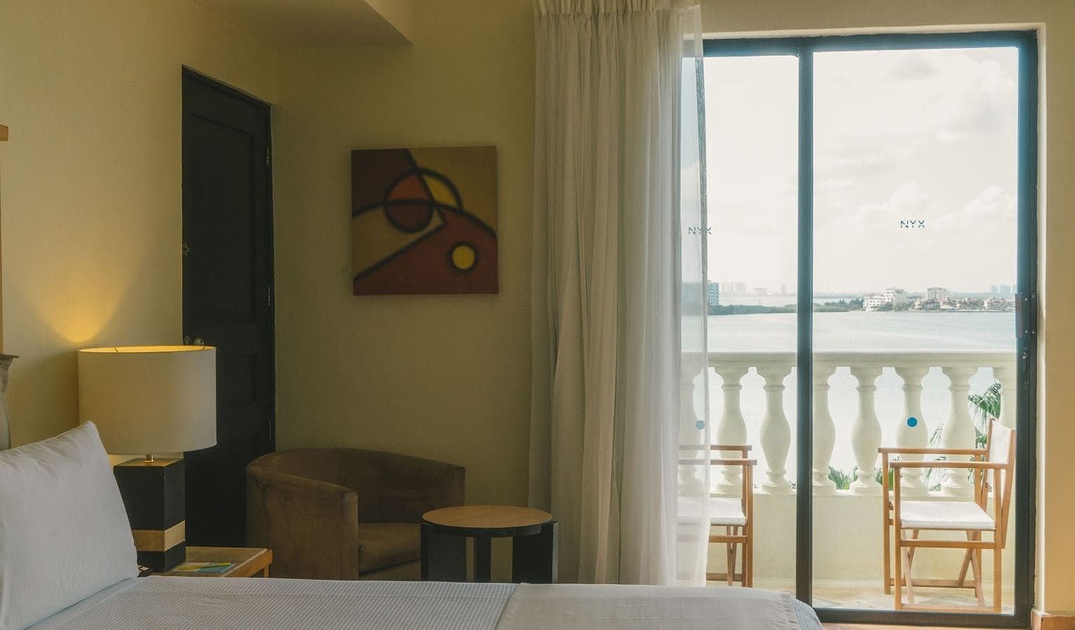rooms-deluxe-room