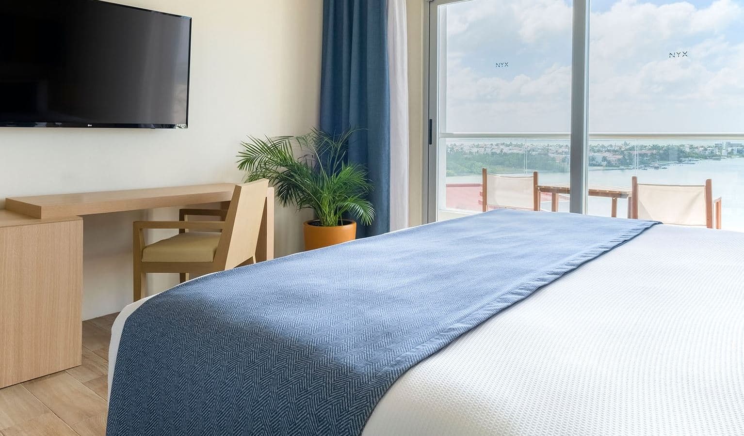 rooms-sunset-suite
