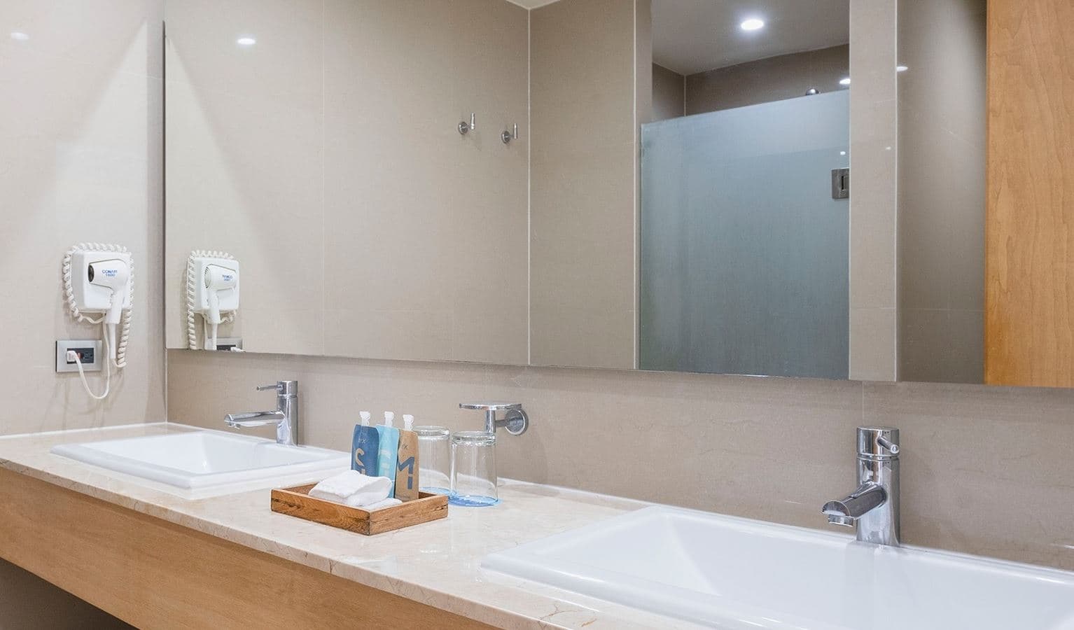 rooms-master-suite