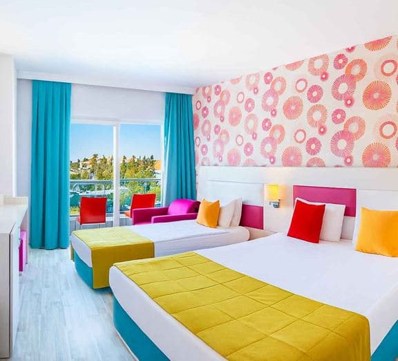 SUPERIOR ROOM LAND VIEW WITH FRENCH BALCONY Camerele