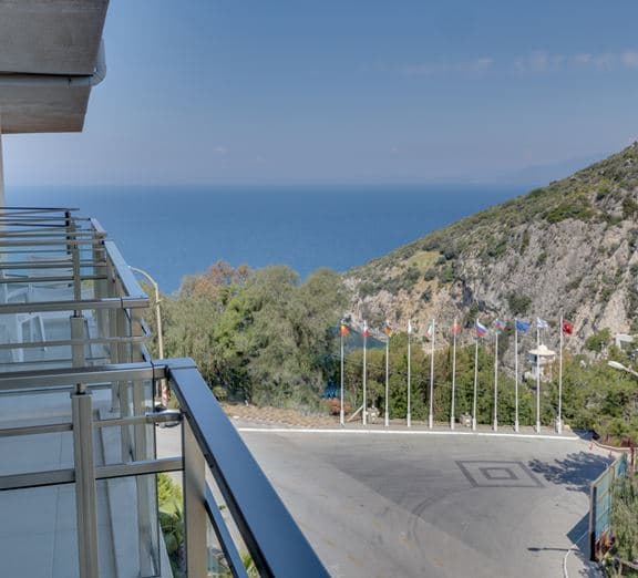 SUPERIOR SIDESEAVIEW BALCONY OR TERRACE Camerele