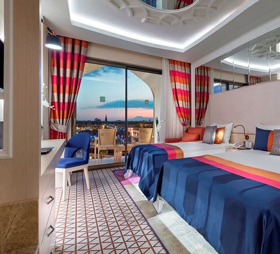 STANDARD ROOM POOL SIDE Camerele