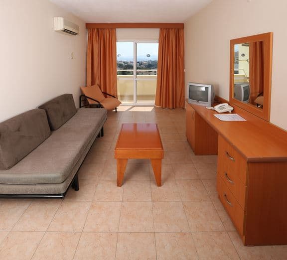 SUITE STANDARD 1 BEDROOM SEAVIEW BALCONY Camerele