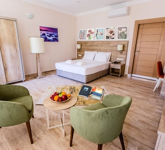 CLUB DELUXE ROOM Camerele