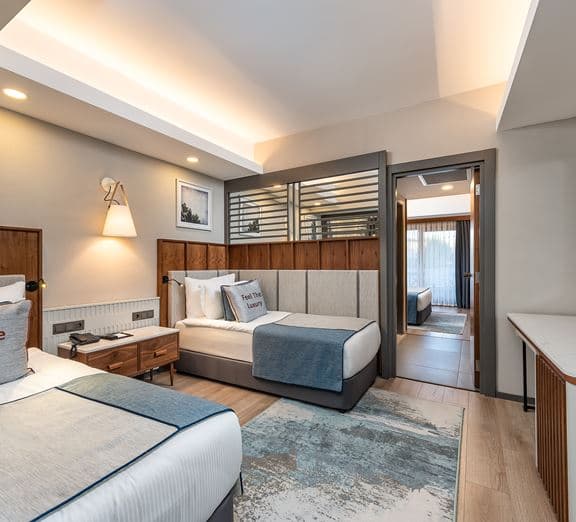 Family Side Sea View Room with 2 Bathroom Camerele