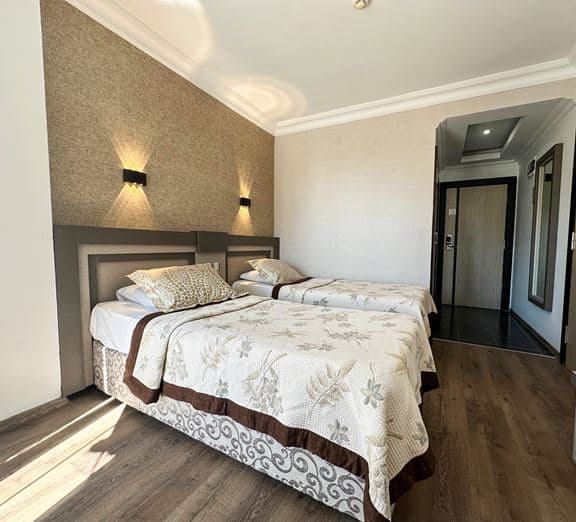 MAIN BUILDING STANDARD ROOM Camerele