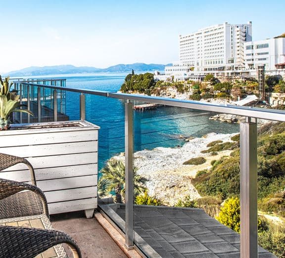 SUPERIOR ROOM SIDESEAVIEW BALCONY Camerele
