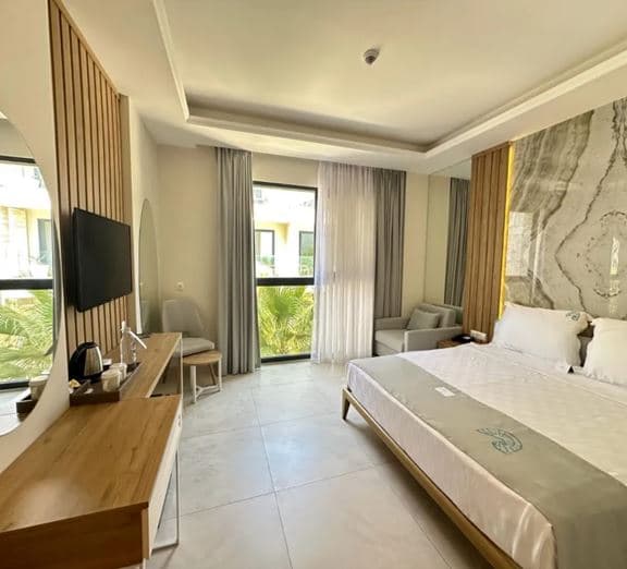 SUPERIOR ROOM (French Balcony) Camerele