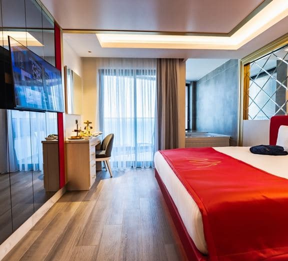 Standard Partial Sea View Room Camerele