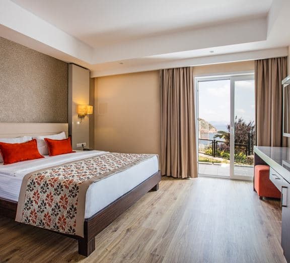 CLUB ROOM LAND VIEW Camerele