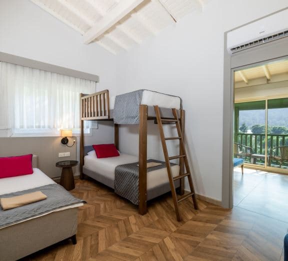 FAMILY ROOM WITH BUNKBED Camerele
