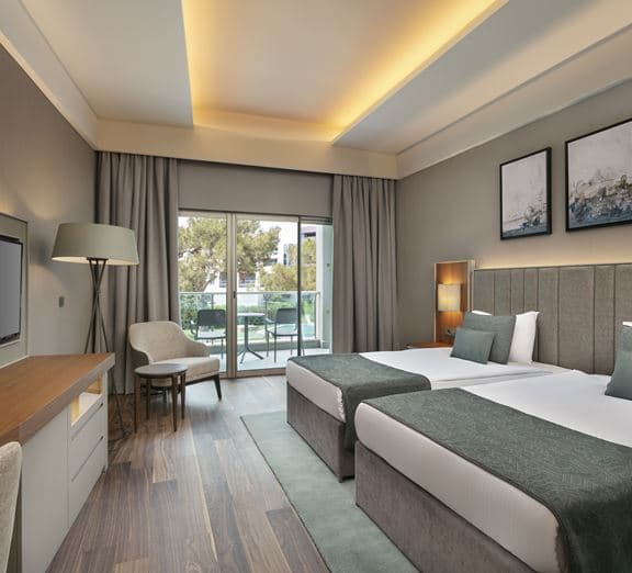 Marine Room Land View Camerele