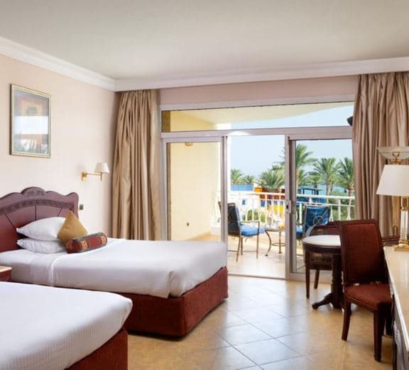 Superior Pool View Room Camerele