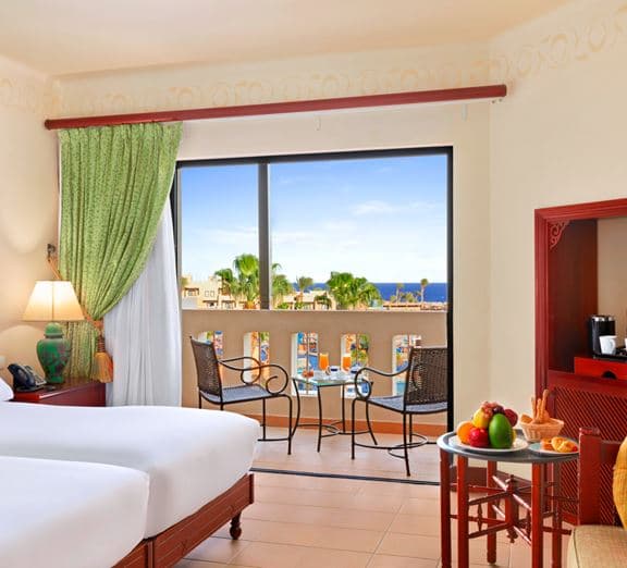 Standard Room Pool View Camerele