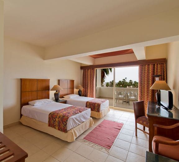 ROOM STANDARD POOLVIEW Camerele