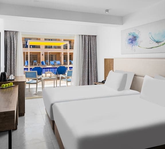 Standard Saver Pool View Room Camerele