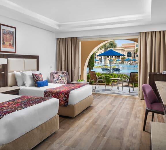 DELUXE ROOM POOL VIEW Camerele