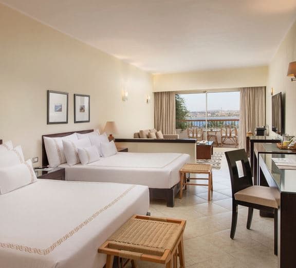JUNIOR SUITE WEST BAY +16 Camerele