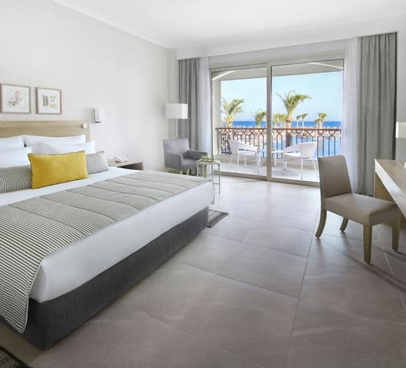 SUPERIOR ROOM POOL & SEA VIEW Camerele