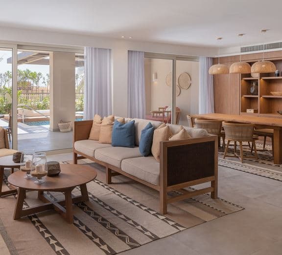 Royal Suites with swim-up pool Camerele