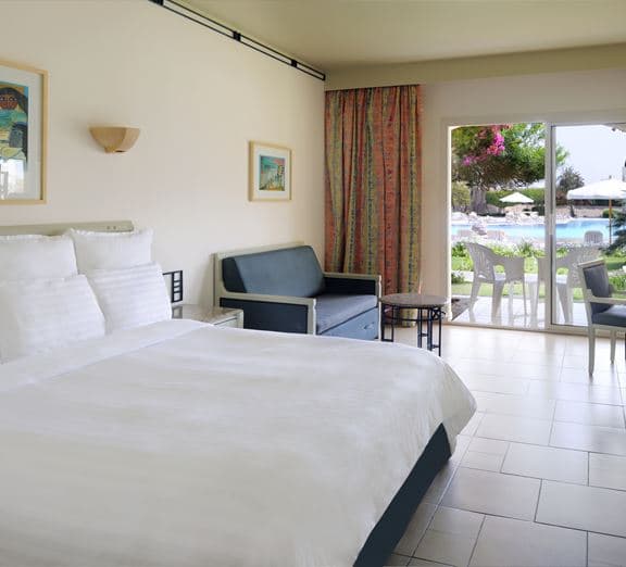 Standard Room With 1 King Size bed  Pool View-Mountain Side Camerele