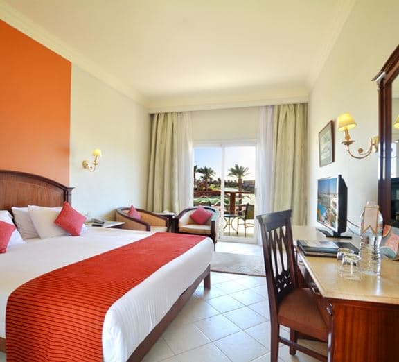 Standard Garden-Pool View Room Camerele