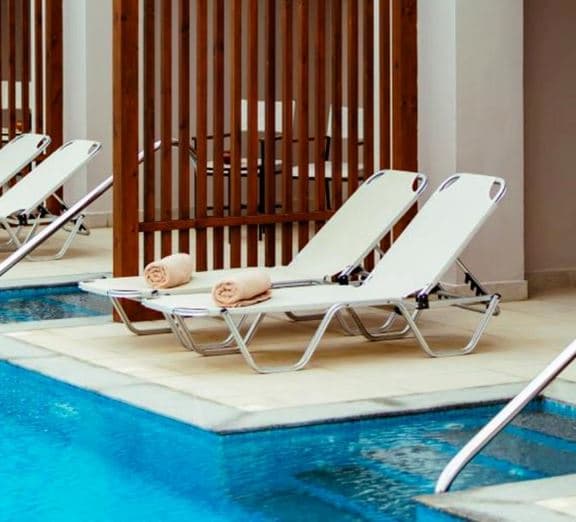 Superior Swim up Camerele
