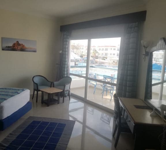 Superior Direct Pool View Room Camerele