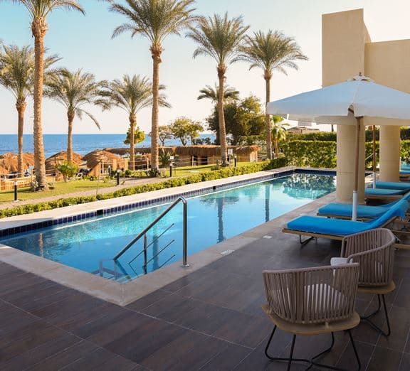 Junior   Swim-Up Suite Camerele